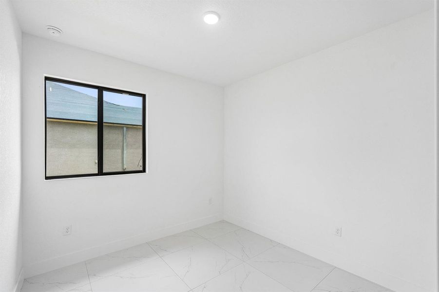 21-web-or-mls-W Broad Cir-S2404-021 21-web-or-mls-W Broad Cir-S2404-021