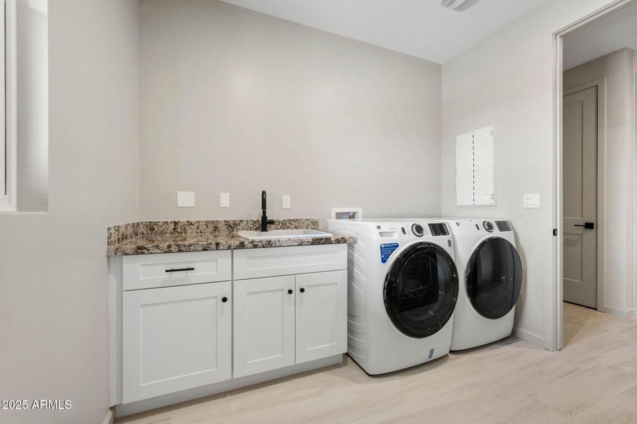 32-Laundry Room 32-Laundry Room