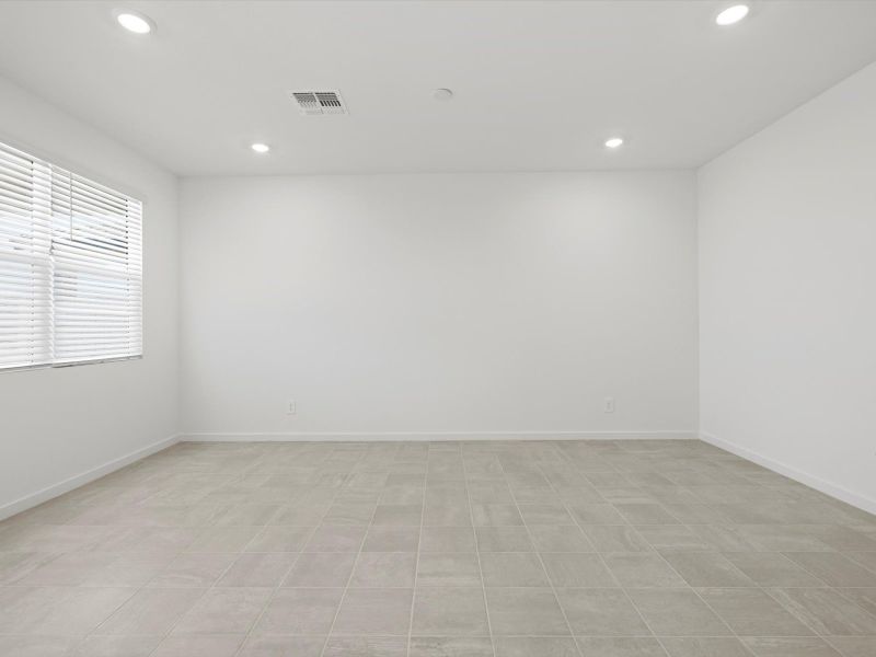 Spacious, unfurnished interior of a new home in Mountain View Estates Reserve Series, Buckeye (Image 12).