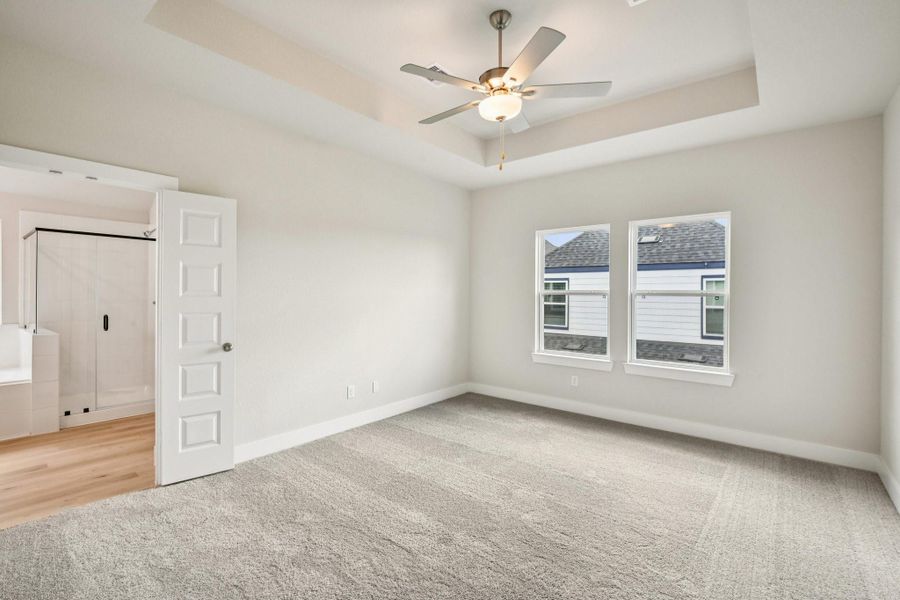 Spacious, unfurnished interior of a new home in Alicante, Houston (Image 29).