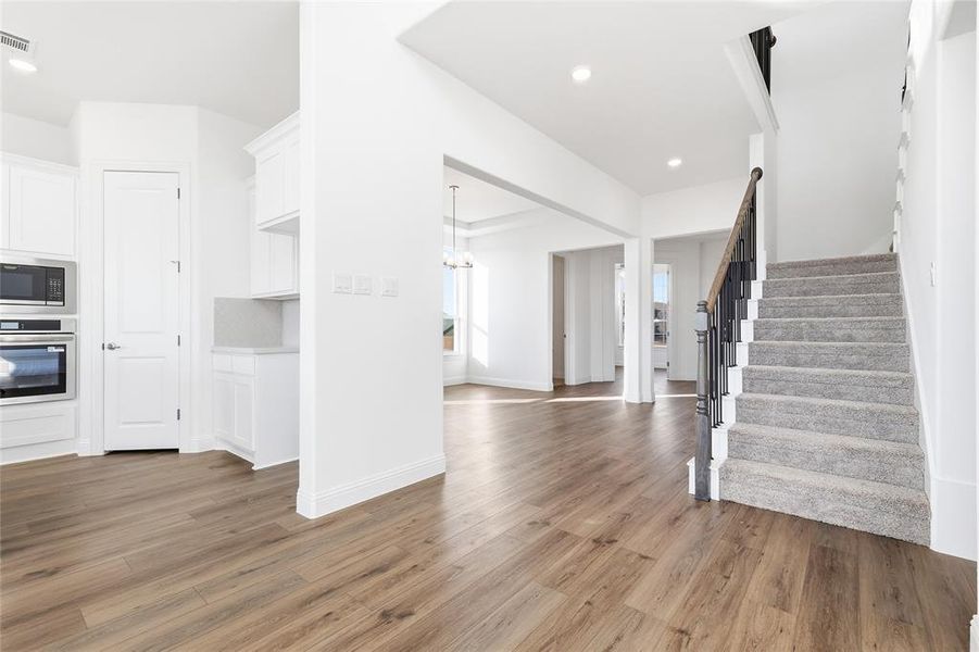 Spacious, unfurnished interior of a new home in Ridge Crossing, Waxahachie (Image 16). Spacious, unfurnished interior of a new home in Ridge Crossing, Waxahachie (Image 16).