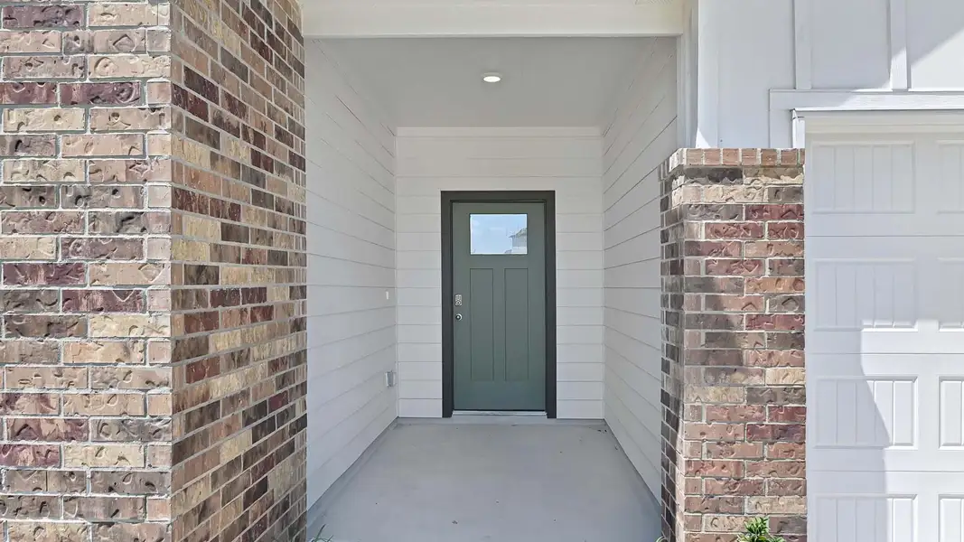 Exterior details and patio area of a home in Holly Ridge, Rosenberg (Image 3). Exterior details and patio area of a home in Holly Ridge, Rosenberg (Image 3).