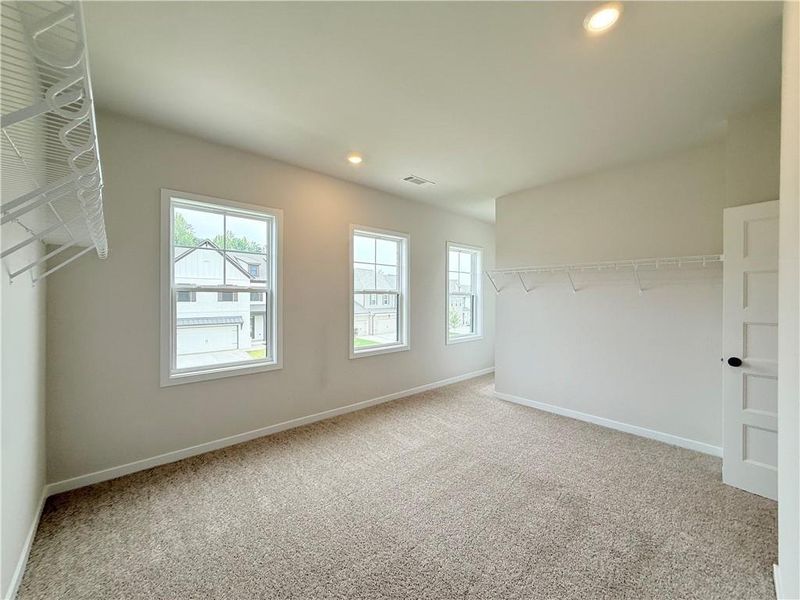 Spacious, unfurnished interior of a new home in Ponderosa Farms Reserve, Gainesville (Image 35). Spacious, unfurnished interior of a new home in Ponderosa Farms Reserve, Gainesville (Image 35).