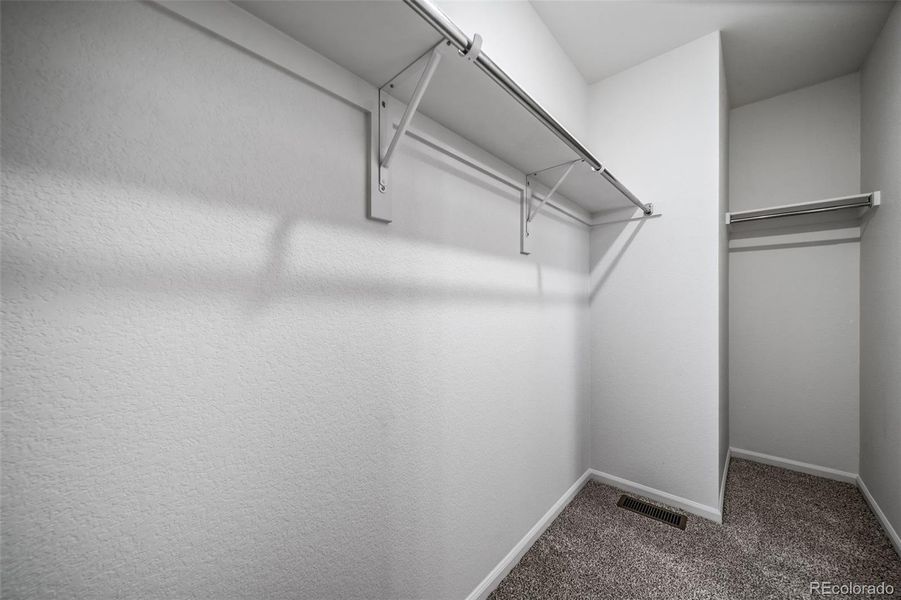 Spacious, unfurnished interior of a new home in , Aurora (Image 20).