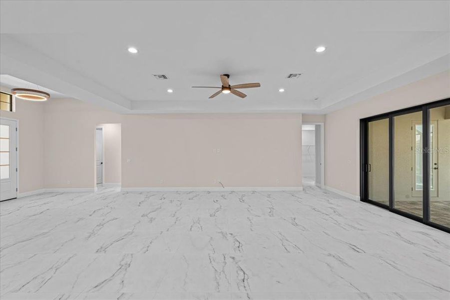 Spacious, unfurnished interior of a new home in , Rotonda West (Image 13).