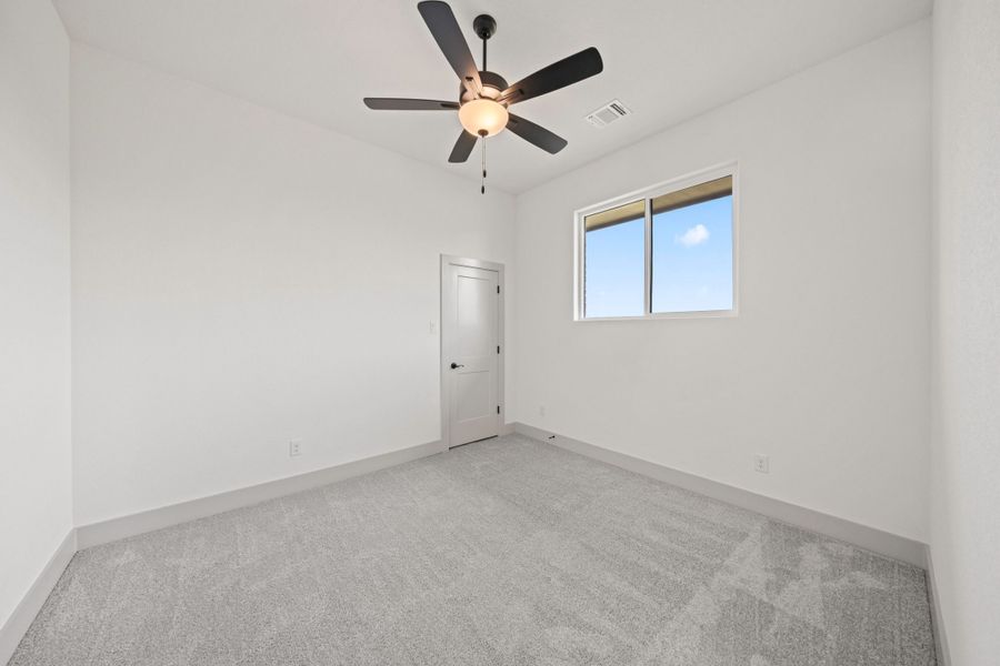 Spacious, unfurnished interior of a new home in Vintage Oaks, Weatherford (Image 30).