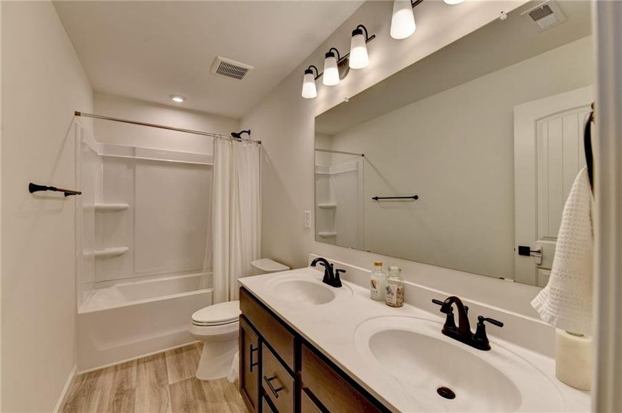 Furnished interior view inside a new home in Sweetbay Farm, Lawrenceville (Image 8).