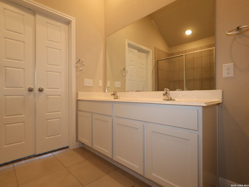 Furnished interior view inside a new home in Agave, San Antonio (Image 11).
