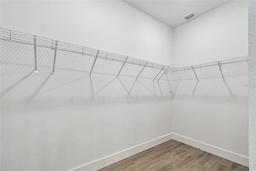 Spacious, unfurnished interior of a new home in Chapel Crossings, Wesley Chapel (Image 37).