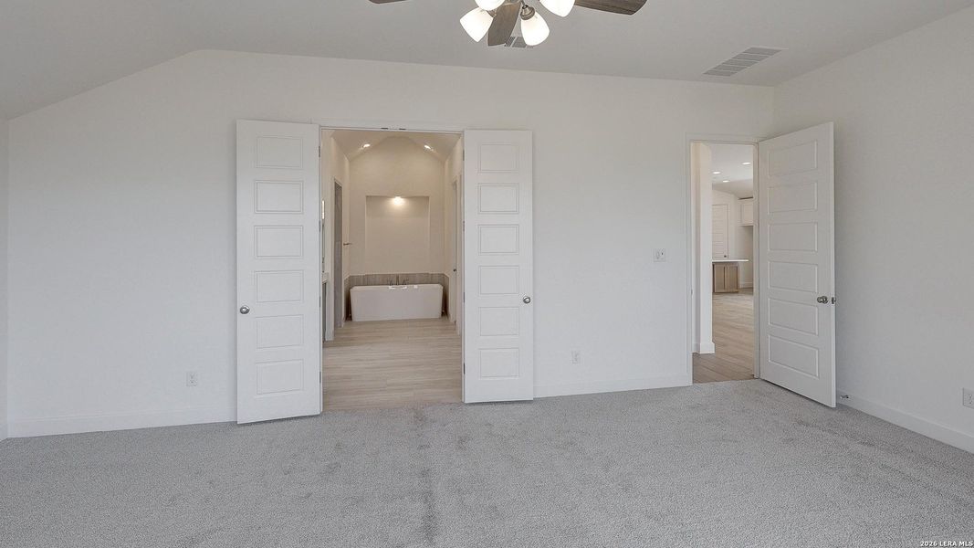 Spacious, unfurnished interior of a new home in The Ranches at Creekside, Boerne (Image 24).
