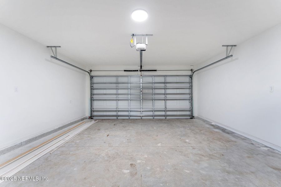 Spacious, unfurnished interior of a new home in , Green Cove Springs (Image 22).