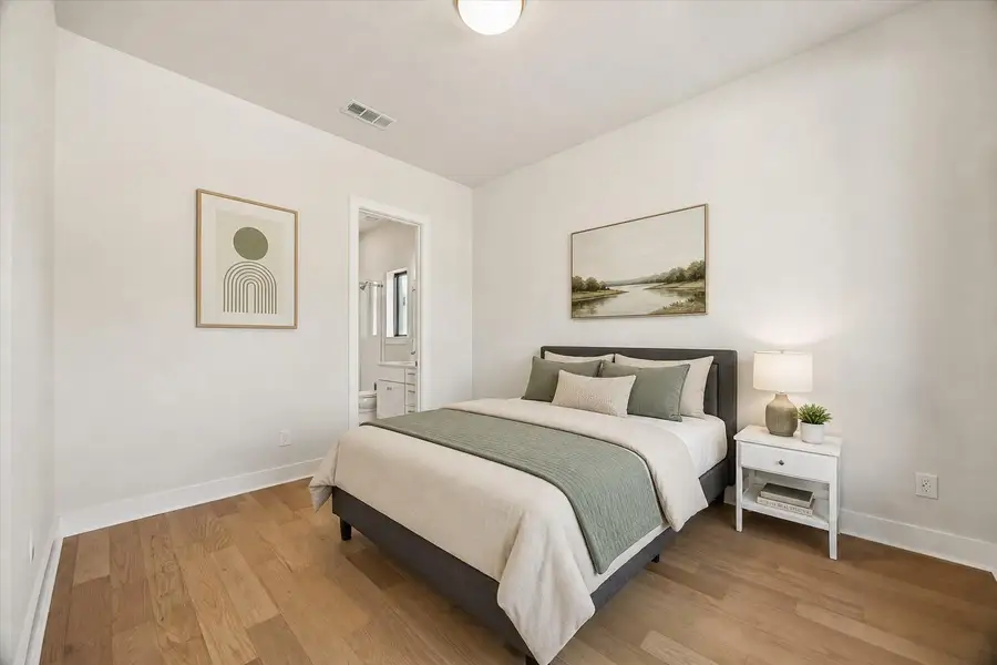 AN ADDITIONAL SECONDARY BATHROOM IS DOWNSTAIRS - FEATURES WOOD FLOORING, NEUTRAL FINISHES, AND DIRECT ACCESS TO A PRIVATE BATH. **Virtually Staged. AN ADDITIONAL SECONDARY BATHROOM IS DOWNSTAIRS - FEATURES WOOD FLOORING, NEUTRAL FINISHES, AND DIRECT ACCESS TO A PRIVATE BATH. **Virtually Staged.