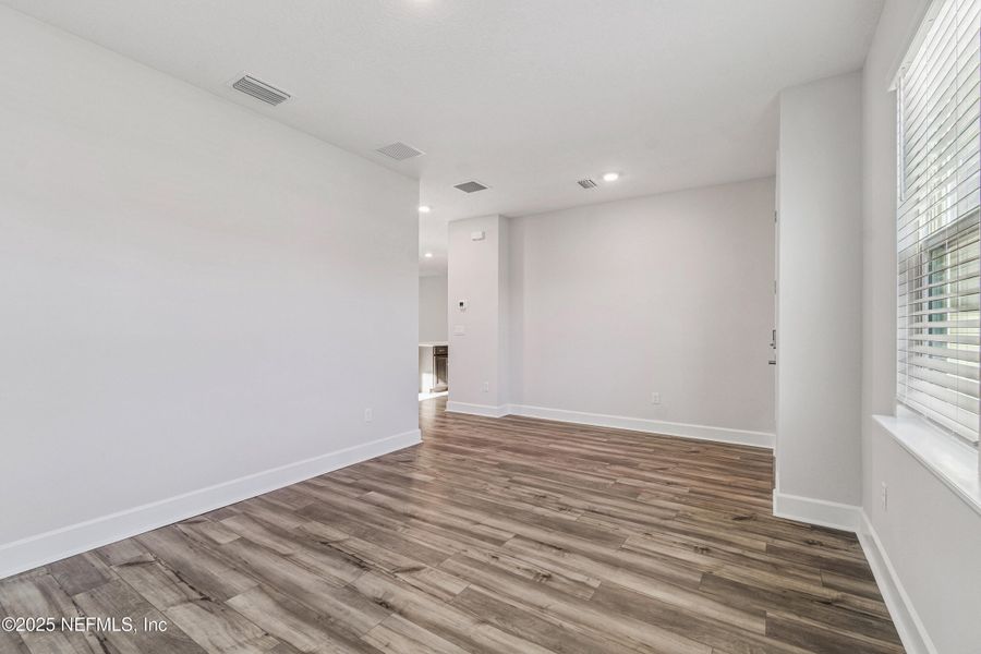 Spacious, unfurnished interior of a new home in Tributary 70', Yulee (Image 22).