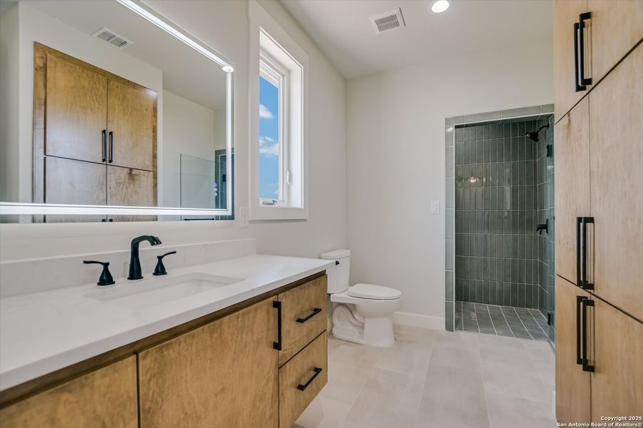 Furnished interior view inside a new home in , Kingsland (Image 13).