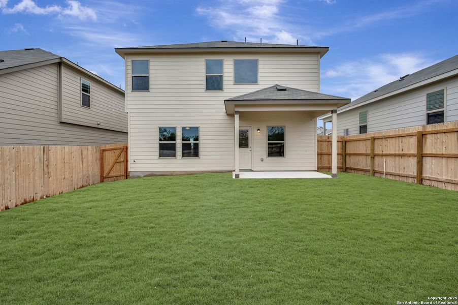 Exterior details and patio area of a home in Paloma Park, Converse (Image 27).