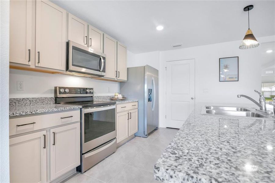 Furnished interior view inside a new home in North Park Isle, Plant City (Image 10).
