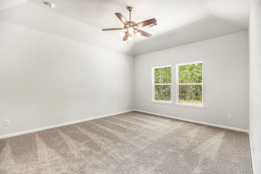 Spacious, unfurnished interior of a new home in Columbia Lakes, West Columbia (Image 24).