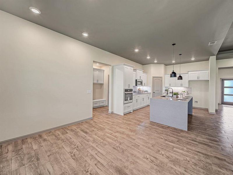 Spacious, unfurnished interior of a new home in , Celeste (Image 23).