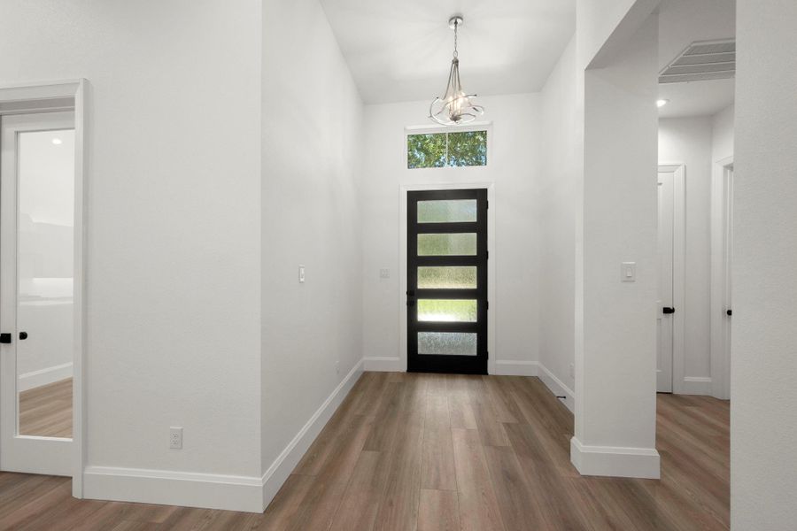 Spacious, unfurnished interior of a new home in , Huntsville (Image 20).