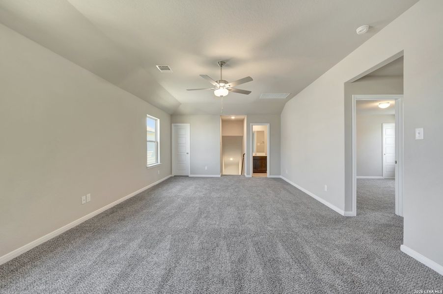 Spacious, unfurnished interior of a new home in Park Place, New Braunfels (Image 46).