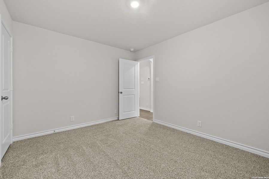 Spacious, unfurnished interior of a new home in Stonehill, San Antonio (Image 14).