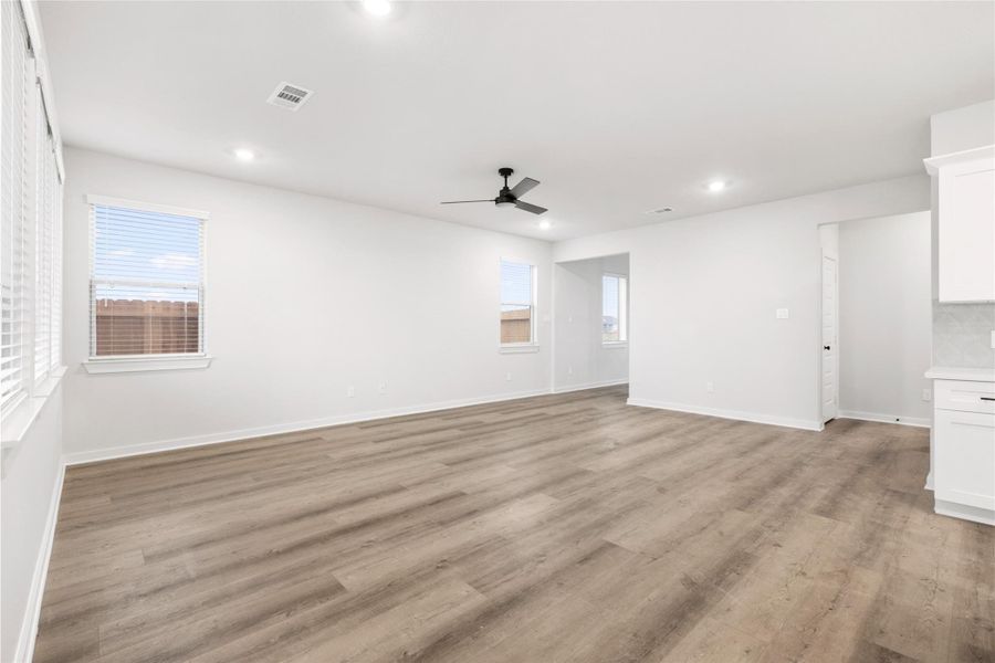 Spacious, unfurnished interior of a new home in Glendale Lakes, Rosharon (Image 14). Spacious, unfurnished interior of a new home in Glendale Lakes, Rosharon (Image 14).