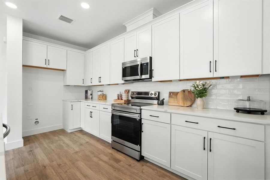 Furnished interior view inside a new home in Palm Coast Homes, Palm Coast (Image 18).