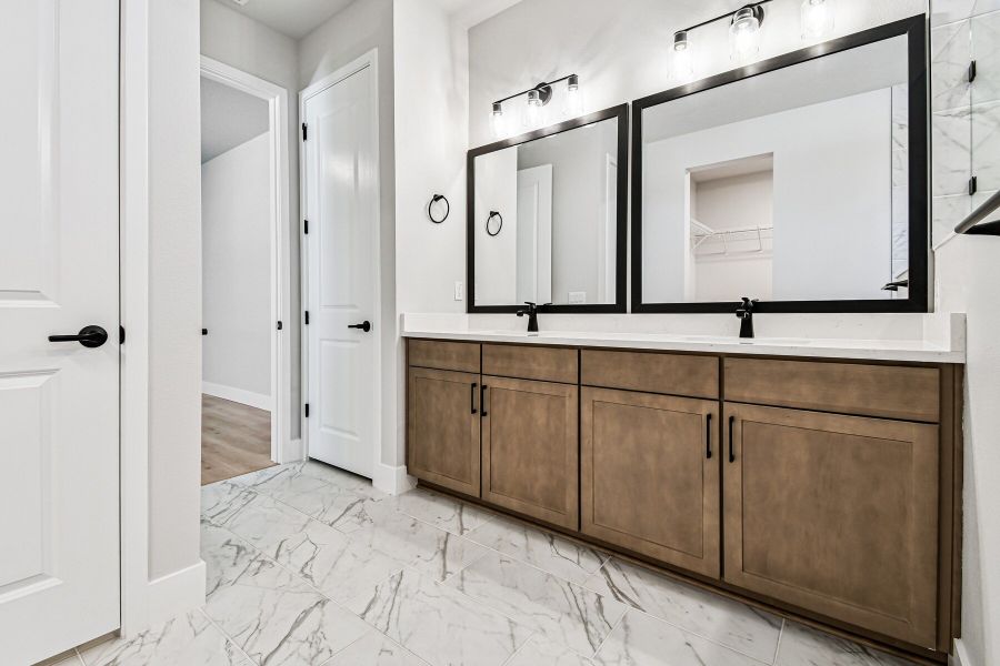 The Ambrosia - Owner's Bath