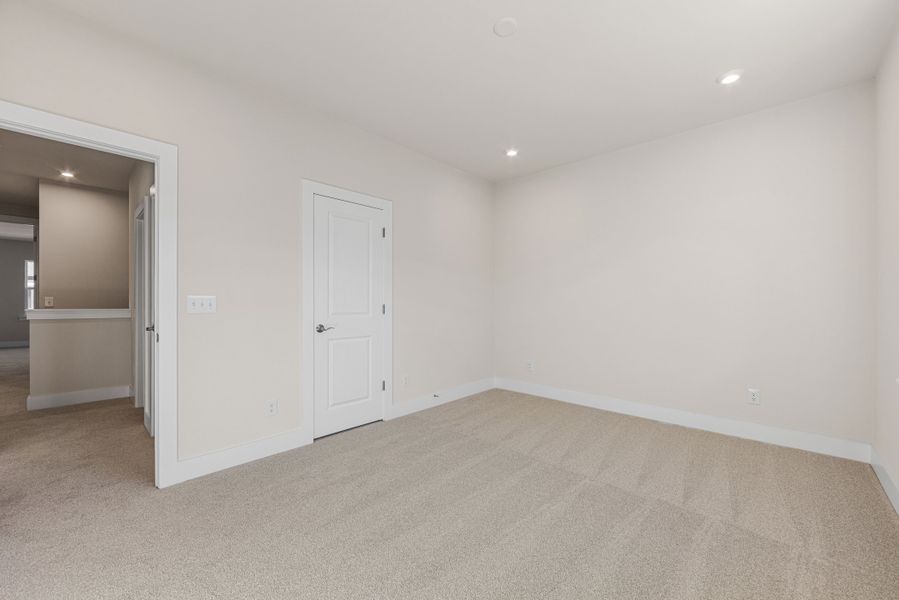 Spacious, unfurnished interior of a new home in Seven Oaks, Belmont (Image 40).