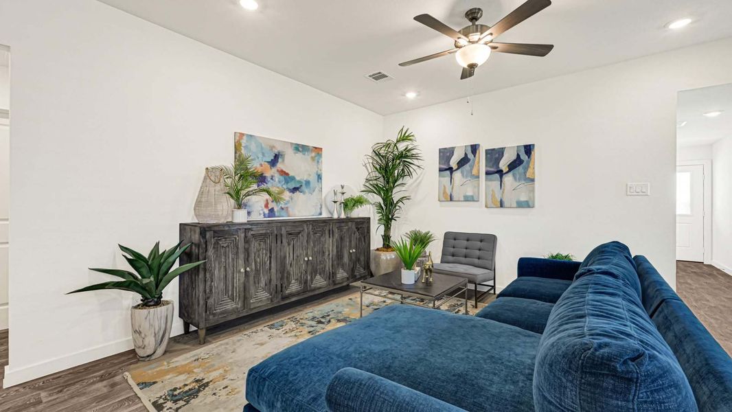 Representative furnished interior of a home built from the Diana by D.R. Horton in Holly Ridge, Rosenberg (Image 7).