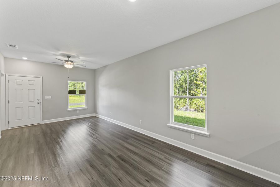 Spacious, unfurnished interior of a new home in , Jacksonville (Image 22).