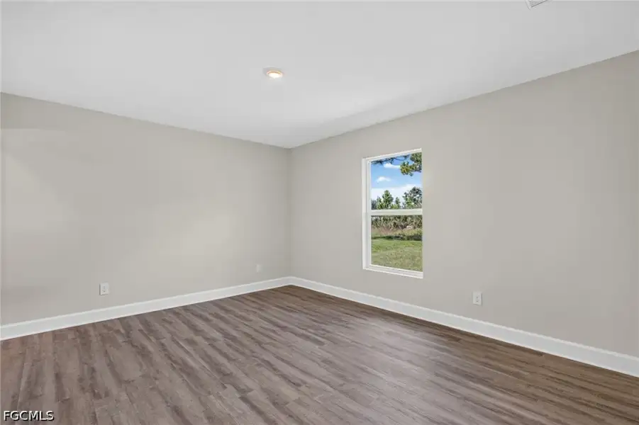 Spacious, unfurnished interior of a new home in Cape Coral, Cape Coral (Image 20).