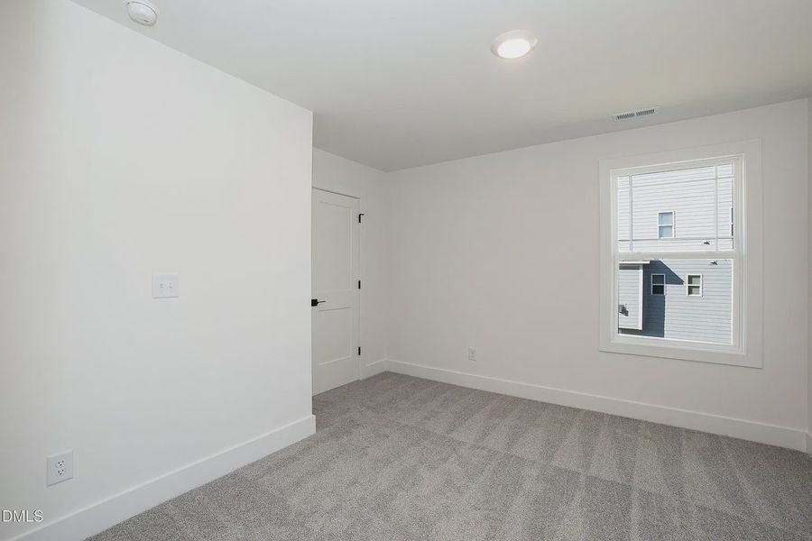 Spacious, unfurnished interior of a new home in Jackson Ridge, Pikeville (Image 24).