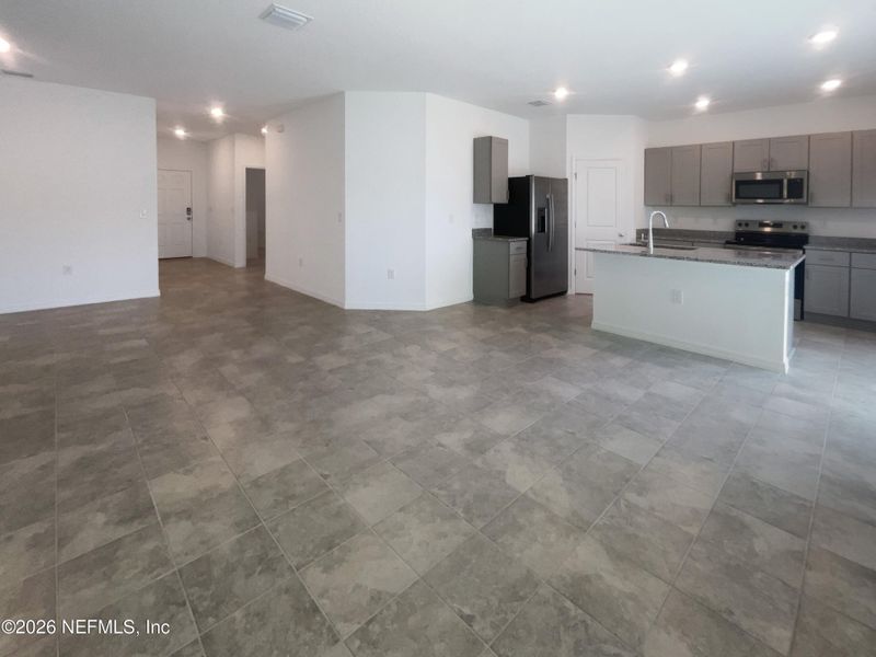 Spacious, unfurnished interior of a new home in Coopers Meadow, Jacksonville (Image 16).