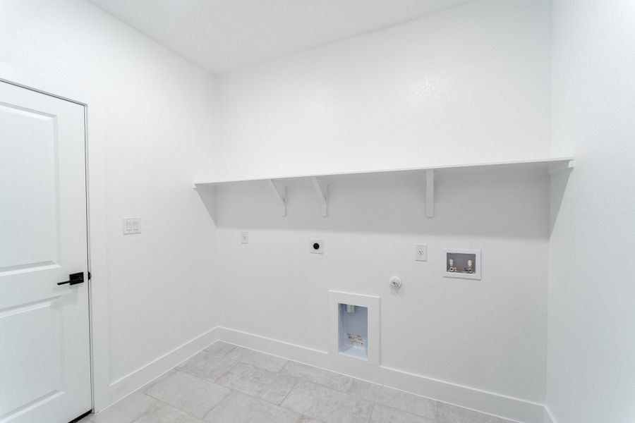 Spacious, unfurnished interior of a new home in Lariat, Liberty Hill (Image 18).