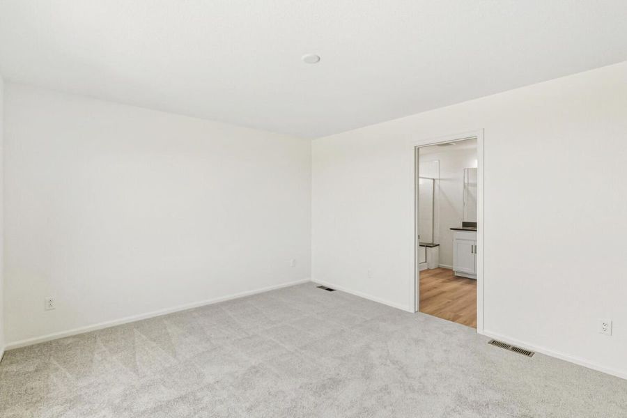 Spacious, unfurnished interior of a new home in Windler Wildflower, Aurora (Image 7).