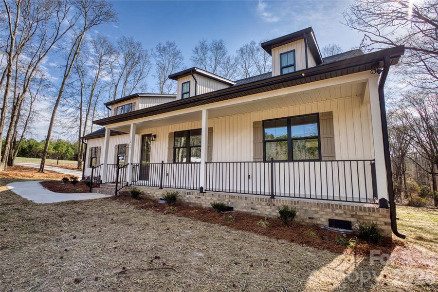 Exterior details and patio area of a home in , Catawba (Image 3).
