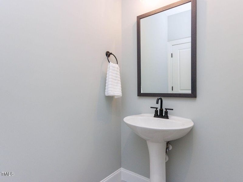 029-1280x960-half-bath 029-1280x960-half-bath