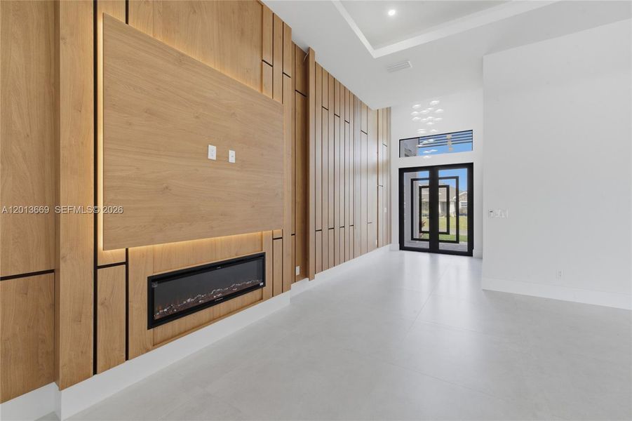 Spacious, unfurnished interior of a new home in , Cape Coral (Image 46).
