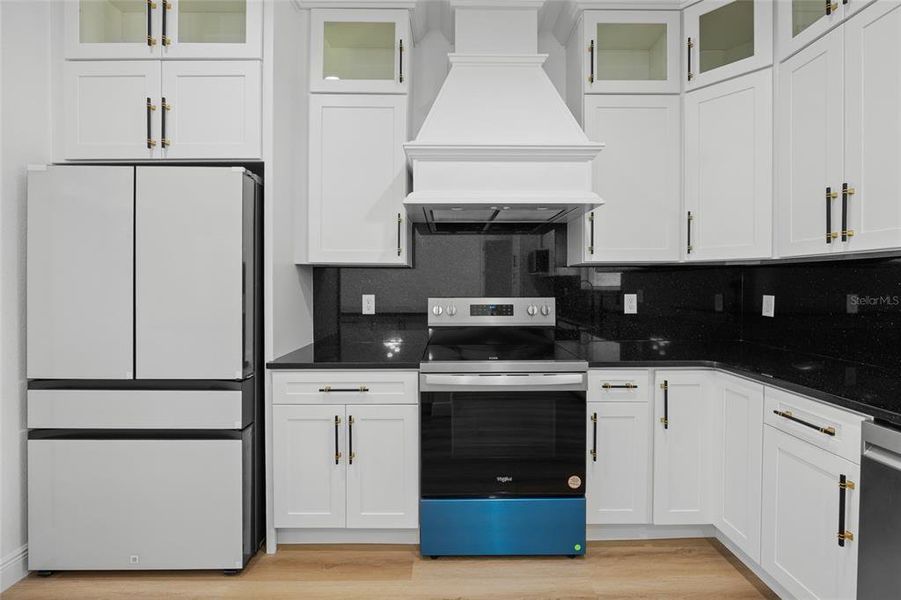 Furnished interior view inside a new home in , Dunnellon (Image 7).