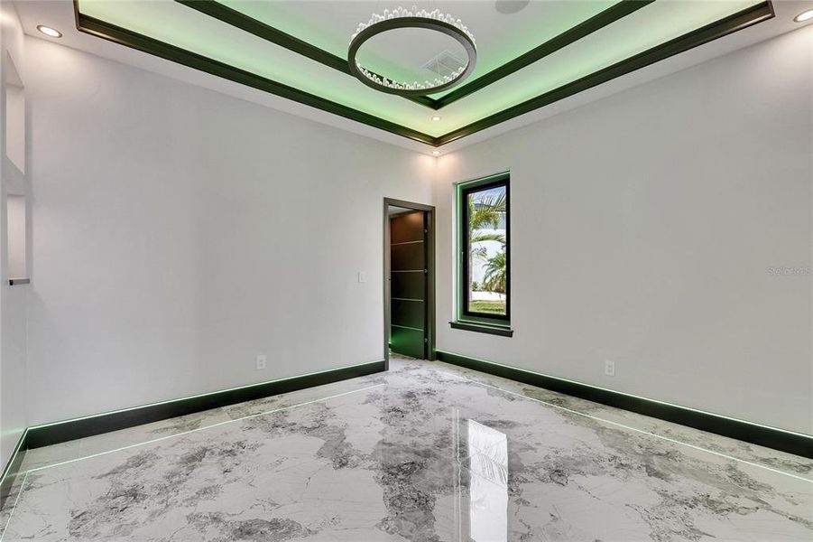 Spacious, unfurnished interior of a new home in , Apollo Beach (Image 84).