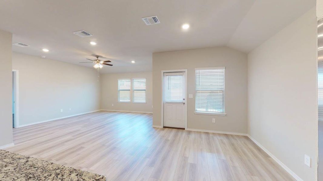 Spacious, unfurnished interior of a new home in Creekside Hills, Copperas Cove (Image 20).