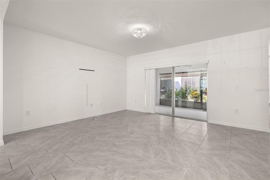 Spacious, unfurnished interior of a new home in , Davenport (Image 15).