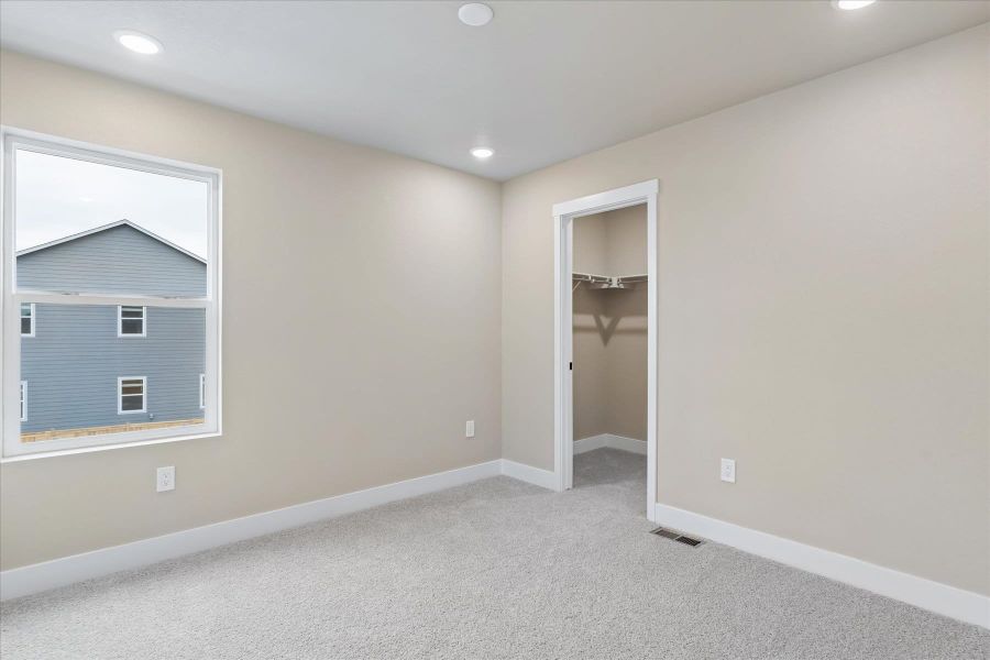 Spacious, unfurnished interior of a new home in Aspen Meadows-4, Colorado Springs (Image 30).