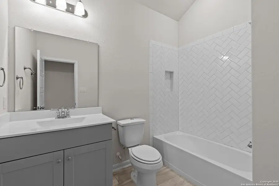 Furnished interior view inside a new home in Hunter's Ranch, San Antonio (Image 5). Furnished interior view inside a new home in Hunter's Ranch, San Antonio (Image 5).