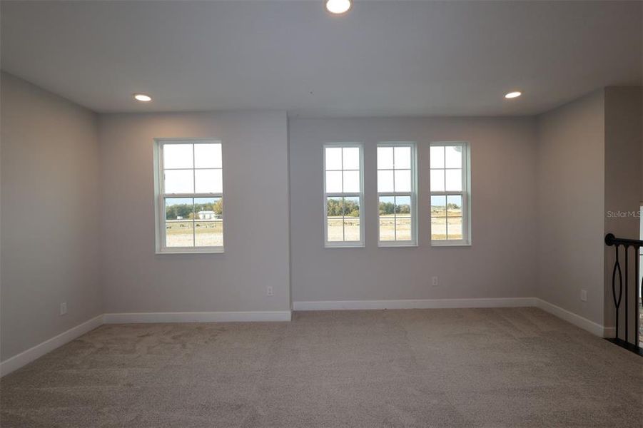 Spacious, unfurnished interior of a new home in Center Lake on the Park, St. Cloud (Image 16).