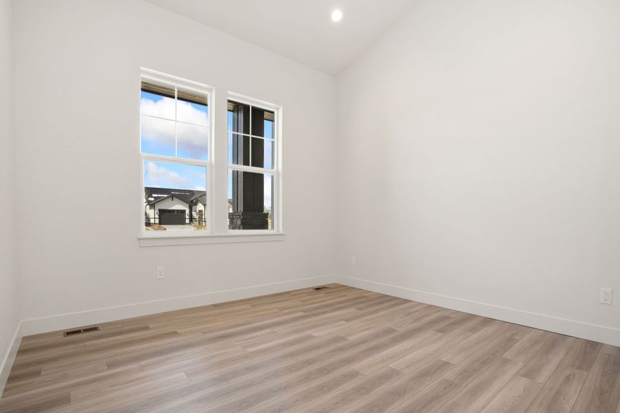 Spacious, unfurnished interior of a new home in Villa Collection, Fort Collins (Image 9).