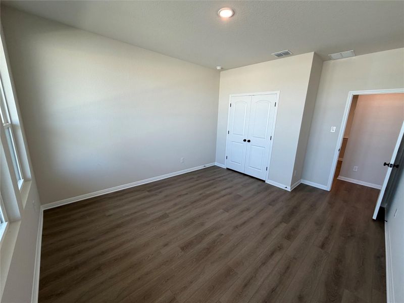 Spacious, unfurnished interior of a new home in Lariat, Liberty Hill (Image 31).