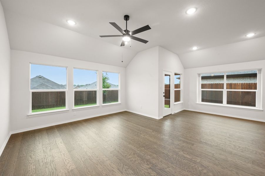 Spacious, unfurnished interior of a new home in Chisholm Hills, Cleburne (Image 15).