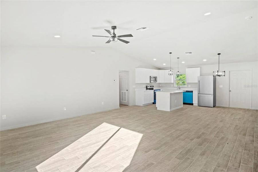 Spacious, unfurnished interior of a new home in , Okeechobee (Image 16).